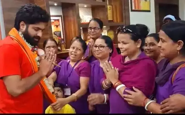 West Burdwan: बाराबनी विधायक अरिजीत राय ने आशा कार्यकर्ताओं से किया संवाद West Burdwan: बाराबनी विधायक अरिजीत राय ने आशा कार्यकर्ताओं से किया संवाद