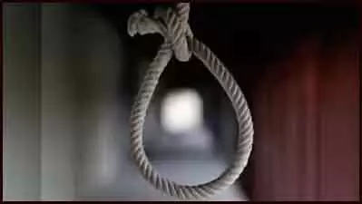 बुजुर्ग ने खेत में लगाई फांसी बुजुर्ग ने खेत में लगाई फांसी