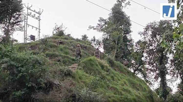 जम्मू-कश्मीर: राजौरी में एंटी-टेरर ऑपरेशन का दूसरा दिन, सर्च ऑपरेशन तेज जम्मू-कश्मीर: राजौरी में एंटी-टेरर ऑपरेशन का दूसरा दिन, सर्च ऑपरेशन तेज