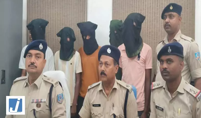 साइबर ठगों पर पुलिस का शिकंजा, पांच गिरफ्तार, 15 मोबाइल बरामद साइबर ठगों पर पुलिस का शिकंजा, पांच गिरफ्तार, 15 मोबाइल बरामद
