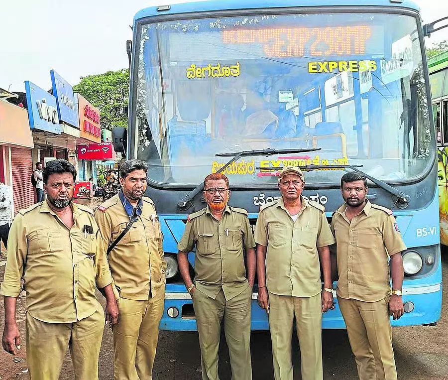 बेंगलुरु में नई BMTC एक्सप्रेस बस सेवा शुरू, भीड़भाड़ से यात्रियों को राहत बेंगलुरु में नई BMTC एक्सप्रेस बस सेवा शुरू, भीड़भाड़ से यात्रियों को राहत