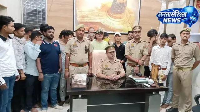 Kashi विश्वनाथ धाम में स्पर्श दर्शन के नाम पर ठगी करने वाले दलाल गिरफ्तार Kashi विश्वनाथ धाम में स्पर्श दर्शन के नाम पर ठगी करने वाले दलाल गिरफ्तार