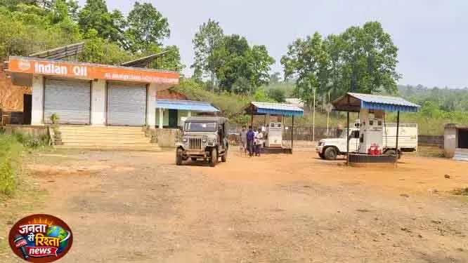 Odisha के थुआमुल रामपुर में ईंधन की कमी, पंप ‘सूख गए’ Odisha के थुआमुल रामपुर में ईंधन की कमी, पंप ‘सूख गए’