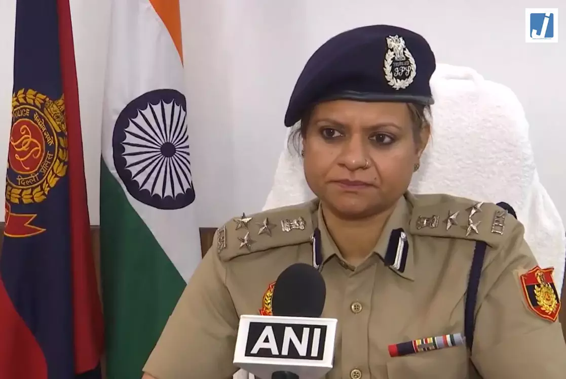 रॉन्ग साइड ड्राइविंग पर सख्त कार्रवाई, दो दिनों में 1100 से ज्यादा FIR दर्ज रॉन्ग साइड ड्राइविंग पर सख्त कार्रवाई, दो दिनों में 1100 से ज्यादा FIR दर्ज