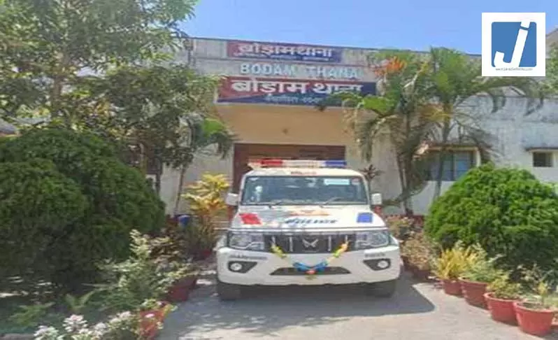 9वीं की छात्रा की संदिग्ध हालात में मौत, पेड़ से लटका मिला शव, तालाब में नहाने जाने की बात कहकर घर से निकली थी 9वीं की छात्रा की संदिग्ध हालात में मौत, पेड़ से लटका मिला शव, तालाब में नहाने जाने की बात कहकर घर से निकली थी