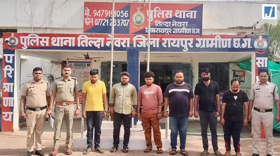 ट्रक चालकों से लूट-स्टील फैक्ट्री में तोड़फोड़ करने वाले 6 आरोपी गिरफ्तार ट्रक चालकों से लूट-स्टील फैक्ट्री में तोड़फोड़ करने वाले 6 आरोपी गिरफ्तार