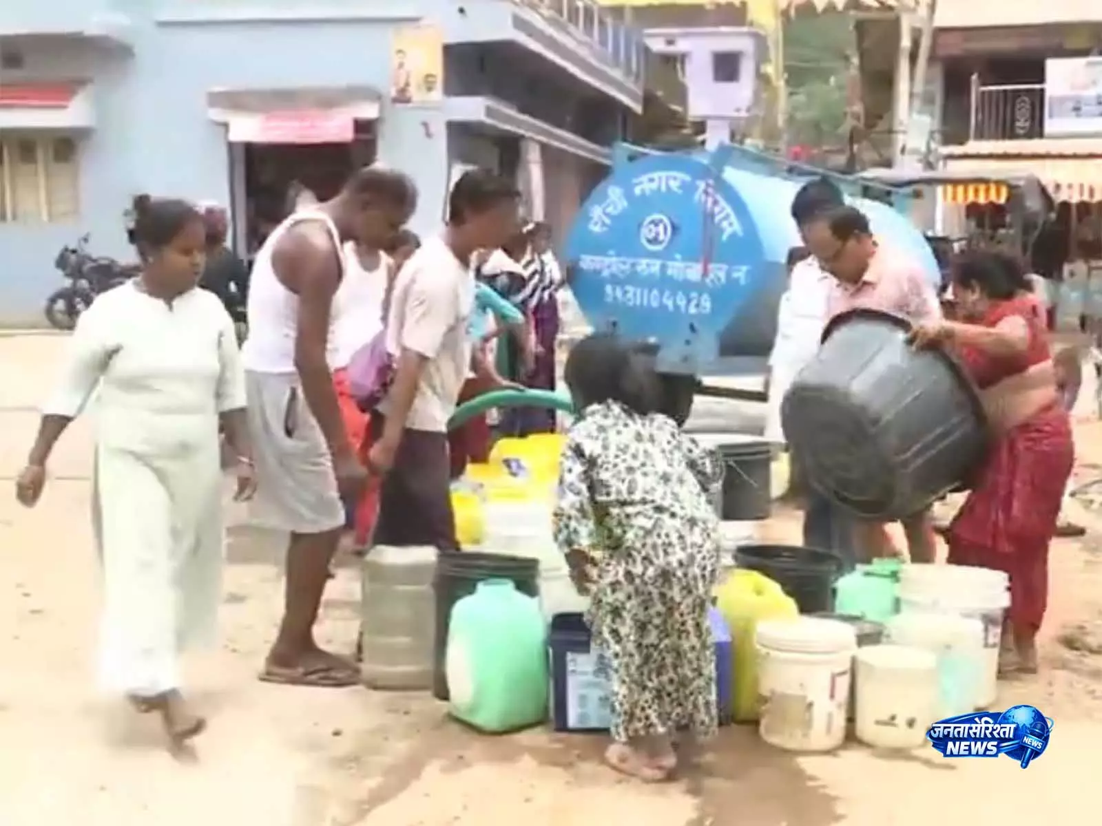 भीषण लू: टैंकर से पानी की आपूर्ति कम होने के कारण Ranchi के लोग गंभीर जल संकट से जूझ रहे भीषण लू: टैंकर से पानी की आपूर्ति कम होने के कारण Ranchi के लोग गंभीर जल संकट से जूझ रहे