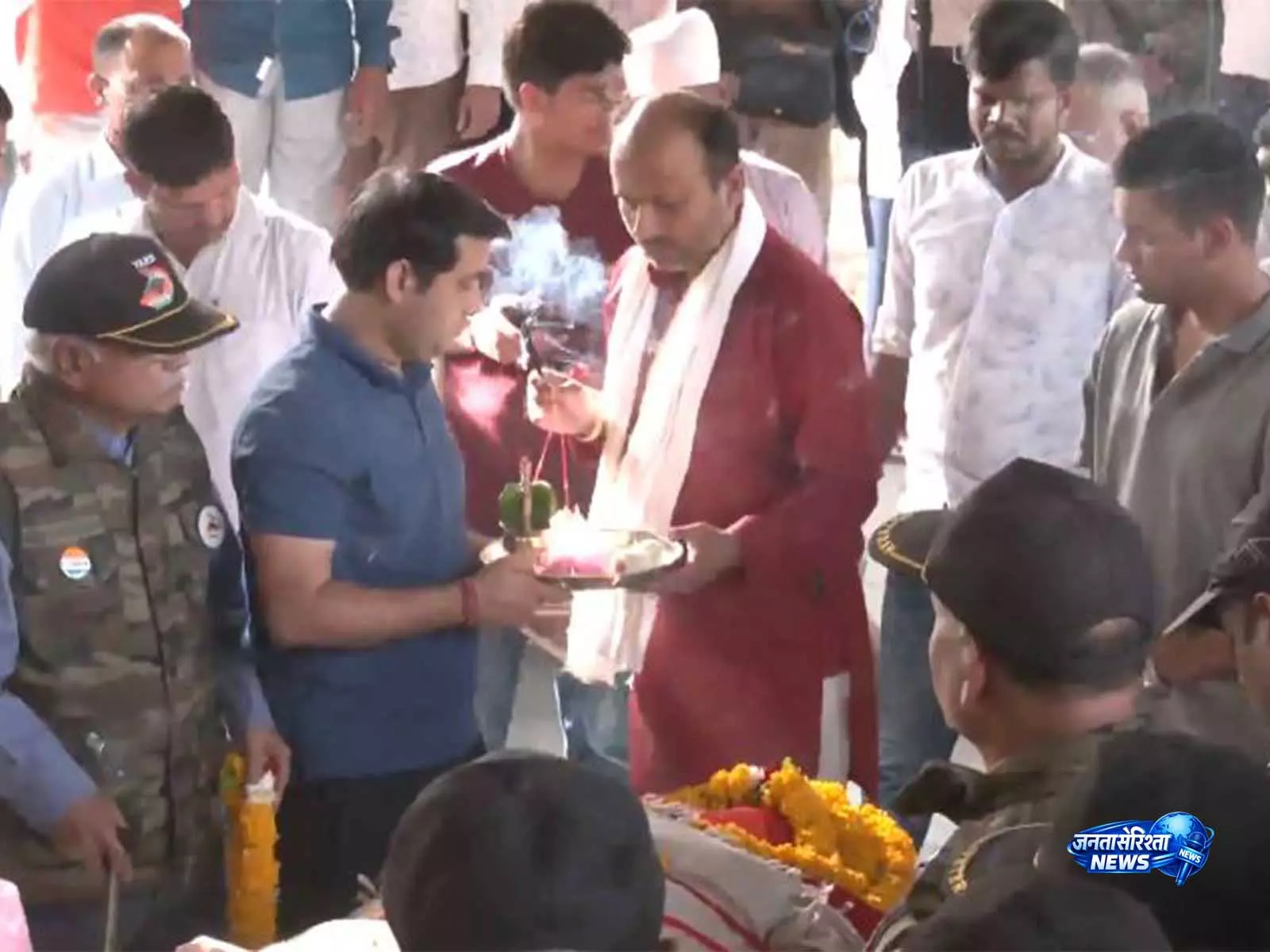 Madhya Pradesh: ट्विशा शर्मा का पार्थिव शरीर अंतिम संस्कार के लिए परिवार को सौंपा गया Madhya Pradesh: ट्विशा शर्मा का पार्थिव शरीर अंतिम संस्कार के लिए परिवार को सौंपा गया
