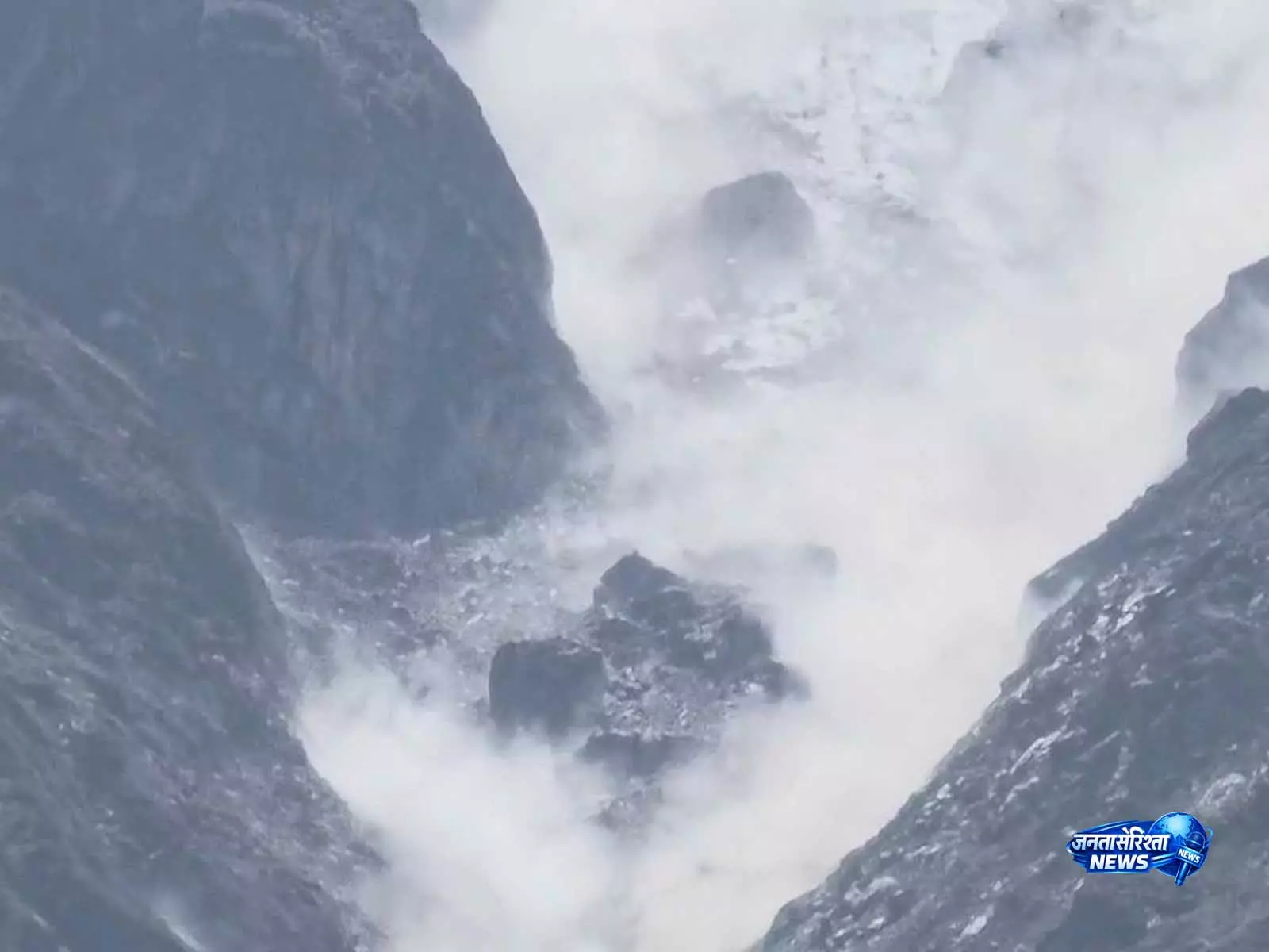 Badrinath के पास कंचन गंगा क्षेत्र में ग्लेशियर गिरने की घटना, किसी नुकसान की खबर नहीं Badrinath के पास कंचन गंगा क्षेत्र में ग्लेशियर गिरने की घटना, किसी नुकसान की खबर नहीं