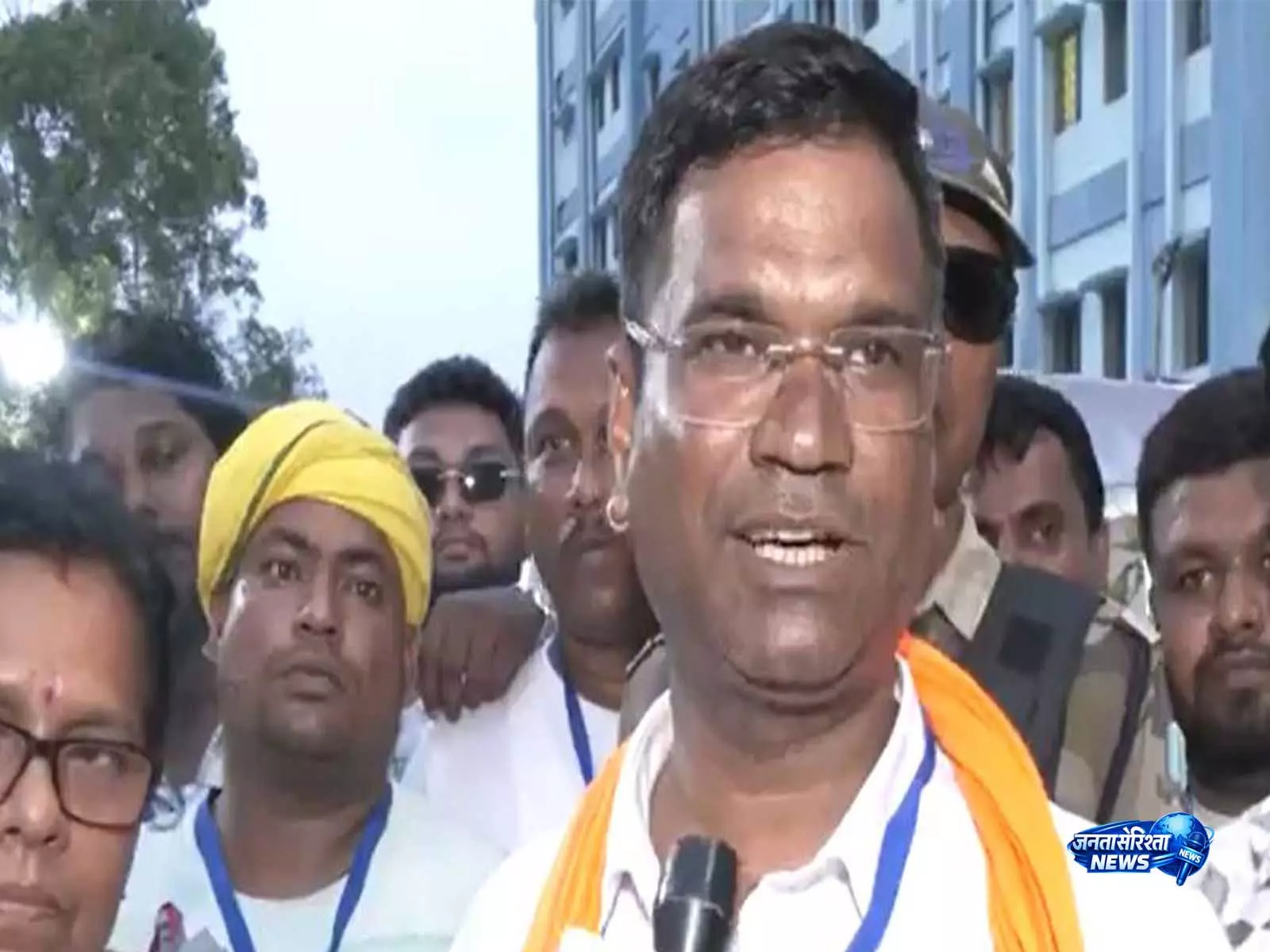 फल्टा के लोगों की जीत: BJP उम्मीदवार देबांग्शु पांडा ने दोबारा मतदान में मिली बड़ी जीत का स्वागत किया फल्टा के लोगों की जीत: BJP उम्मीदवार देबांग्शु पांडा ने दोबारा मतदान में मिली बड़ी जीत का स्वागत किया