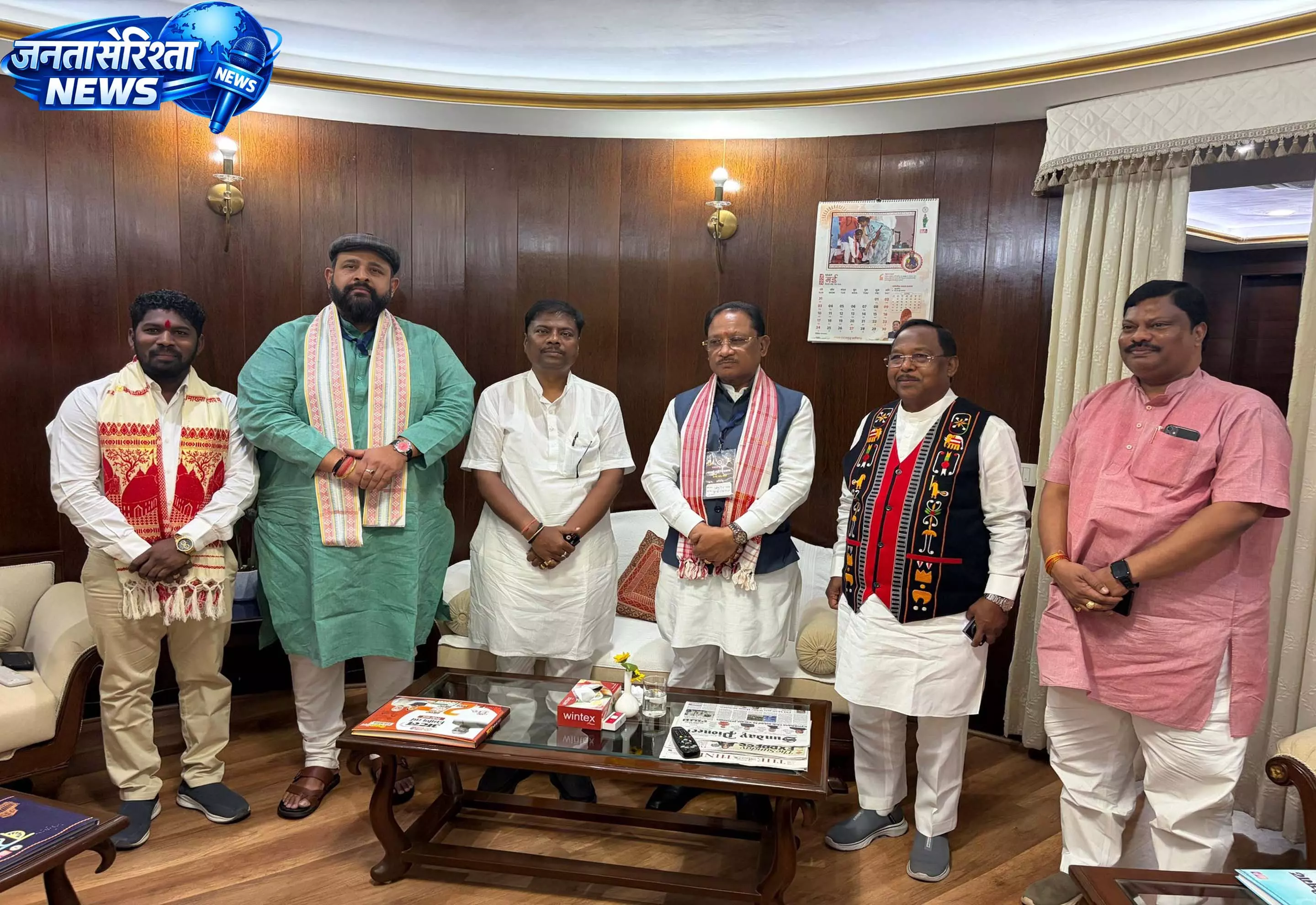 छत्तीसगढ़ भवन में CM साय की आदिवासी लोक कलाकारों व मंत्रियों से मुलाकात छत्तीसगढ़ भवन में CM साय की आदिवासी लोक कलाकारों व मंत्रियों से मुलाकात