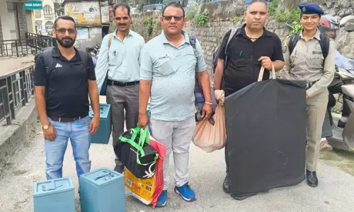 Mandi: 55 पंचायतों में मतदान कराने के लिए पोलिंग पार्टियां रवाना