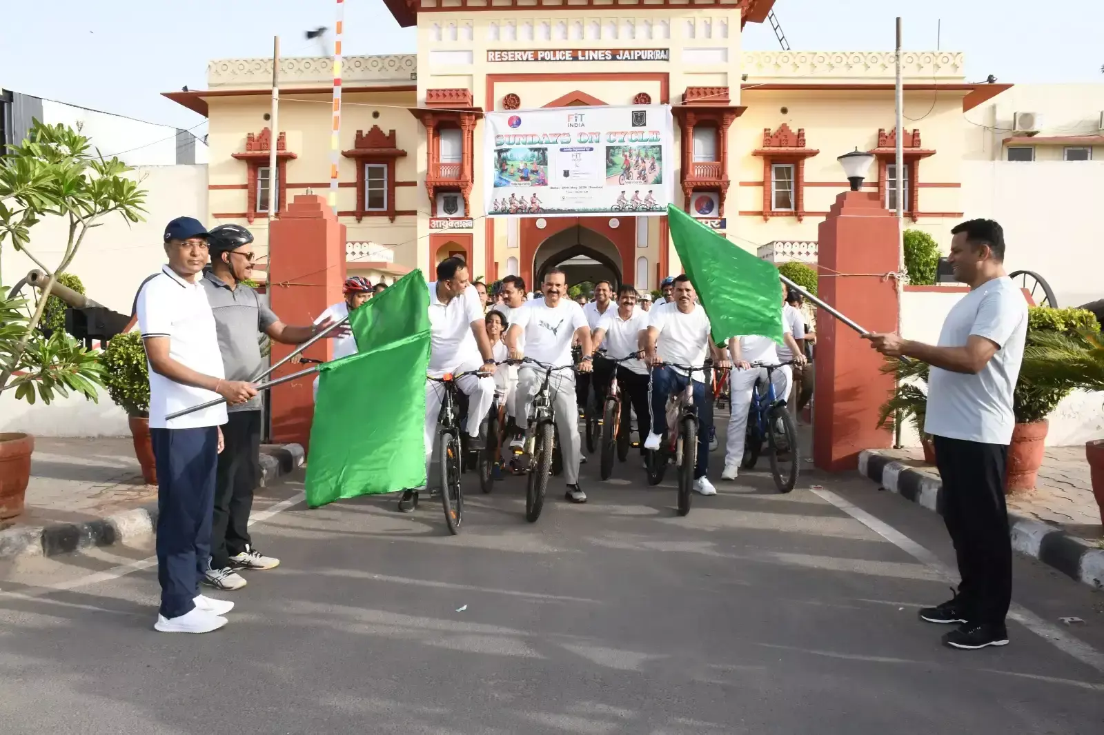 Jaipur: जयपुर पुलिस की अनूठी पहल, साइकिलिंग से फिटनेस पर जोर Jaipur: जयपुर पुलिस की अनूठी पहल, साइकिलिंग से फिटनेस पर जोर