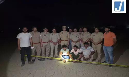पुलिस और पशु तस्करों में मुठभेड़, तीन बदमाशों के पैर में लगी गोली पुलिस और पशु तस्करों में मुठभेड़, तीन बदमाशों के पैर में लगी गोली