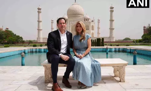 अमेरिका के विदेश मंत्री ताजमहल देखने पहुंचे, कड़ी है सुरक्षा अमेरिका के विदेश मंत्री ताजमहल देखने पहुंचे, कड़ी है सुरक्षा