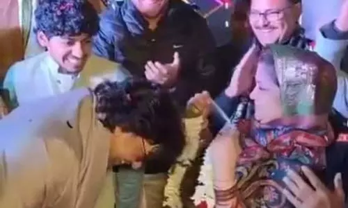 आनंदपूर्ण समय तेजी से बीत जाता है, आशुतोष राणा और रेणुका शहाणे की शादी के 25 साल पूरे