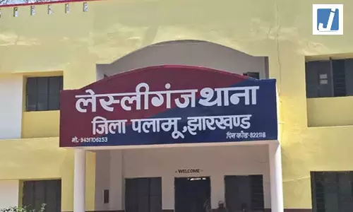 नाराज पिता ने बेटी की कुल्हाड़ी से की हत्या, मोबाइल फोन पर किसी युवक से बात करते देख लिया था नाराज पिता ने बेटी की कुल्हाड़ी से की हत्या, मोबाइल फोन पर किसी युवक से बात करते देख लिया था