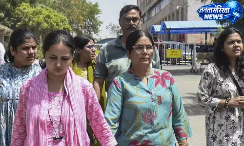 त्विशा शर्मा मौत मामला: CBI करेगी जांच, SC की निगरानी में केस की नए सिरे से पड़ताल त्विशा शर्मा मौत मामला: CBI करेगी जांच, SC की निगरानी में केस की नए सिरे से पड़ताल