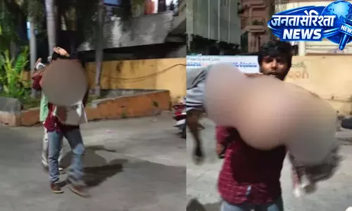 Bhadrachalam : एम्बुलेंस न मिलने पर परिजनों ने शव कंधे पर उठाकर 4 किलोमीटर पैदल किया सफर Bhadrachalam : एम्बुलेंस न मिलने पर परिजनों ने शव कंधे पर उठाकर 4 किलोमीटर पैदल किया सफर