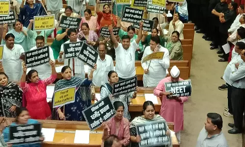 New Delhi: नीट पेपर लीक मामले पर कांग्रेस-आप का संयुक्त विरोध प्रदर्शन New Delhi: नीट पेपर लीक मामले पर कांग्रेस-आप का संयुक्त विरोध प्रदर्शन