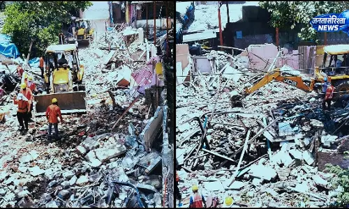 Mumbai : गोरेगांव-मलाड के बीच रेलवे जमीन पर अतिक्रमण हटाने की बड़ी कार्रवाई Mumbai : गोरेगांव-मलाड के बीच रेलवे जमीन पर अतिक्रमण हटाने की बड़ी कार्रवाई