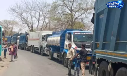 Indore-बैतूल नेशनल हाईवे पर भीषण जाम, 2.5 घंटे तक फंसे रहे सैकड़ों वाहन Indore-बैतूल नेशनल हाईवे पर भीषण जाम, 2.5 घंटे तक फंसे रहे सैकड़ों वाहन