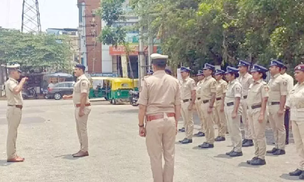 Karnataka: पुलिस ने सड़क पर गश्त और ब्रीफिंग बढ़ा दी है