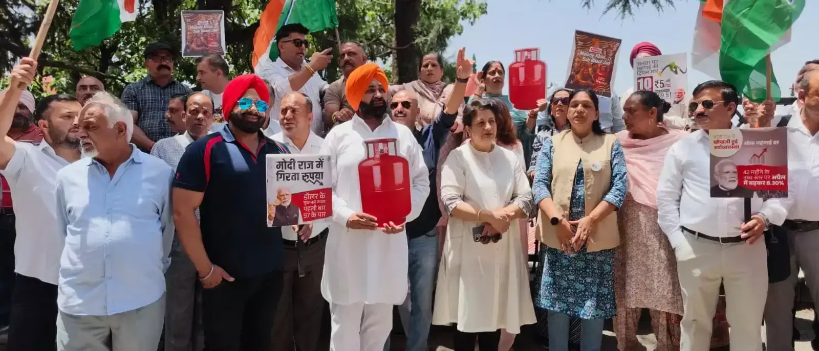 Shimla: कांग्रेस ने महंगाई के खिलाफ खोला मोर्चा, सरकार पर साधा निशाना Shimla: कांग्रेस ने महंगाई के खिलाफ खोला मोर्चा, सरकार पर साधा निशाना