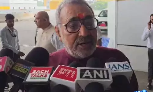 Rahul Gandhi के ‘सरकार गिरेगी’ बयान पर गिरिराज सिंह का पलटवार Rahul Gandhi के ‘सरकार गिरेगी’ बयान पर गिरिराज सिंह का पलटवार