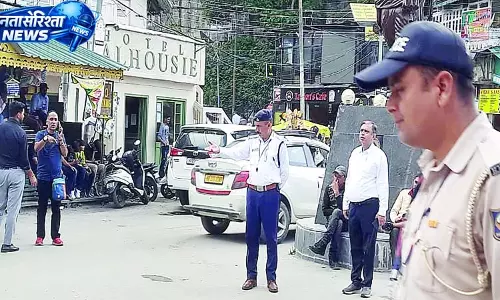 पर्यटन स्थलों पर पुलिस ने यातायात व्यवस्था को बनाया बेहतर