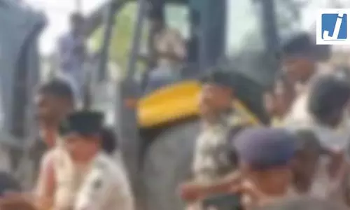 कई दिन बाद निकाला गया कब्र से शव, सनसनीखेज आरोप लगाया गया