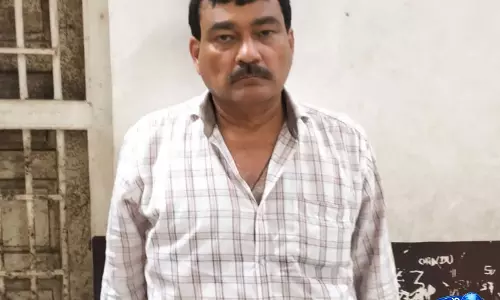 Ahmedabad क्राइम ब्रांच ने 1994 के होटल हत्याकांड मामले में मौत की सज़ा पाए एक फ़रार अपराधी को हिरासत में लिया Ahmedabad क्राइम ब्रांच ने 1994 के होटल हत्याकांड मामले में मौत की सज़ा पाए एक फ़रार अपराधी को हिरासत में लिया