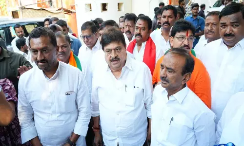 BJP का प्रतिनिधिमंडल विकाराबाद खरीद केंद्र का दौरा करेगा, किसानों के मुद्दों पर तेलंगाना सरकार को घेरेगा BJP का प्रतिनिधिमंडल विकाराबाद खरीद केंद्र का दौरा करेगा, किसानों के मुद्दों पर तेलंगाना सरकार को घेरेगा