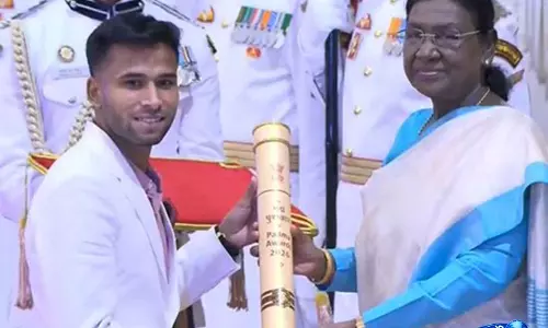 पैरालंपिक स्वर्ण पदक विजेता प्रवीण कुमार को Padma Shri से किया गया सम्मानित पैरालंपिक स्वर्ण पदक विजेता प्रवीण कुमार को Padma Shri से किया गया सम्मानित
