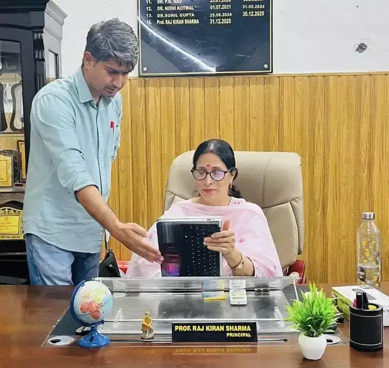 Basohli: जनगणना 2027 के लिए विद्यार्थियों को किया गया जागरूक Basohli: जनगणना 2027 के लिए विद्यार्थियों को किया गया जागरूक
