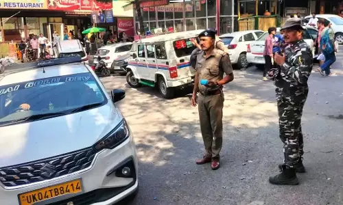 Nainital: ऑपरेशन प्रहार और लगाम के तहत पुलिस का सख्त अभियान, काटे 253 चालान Nainital: ऑपरेशन प्रहार और लगाम के तहत पुलिस का सख्त अभियान, काटे 253 चालान