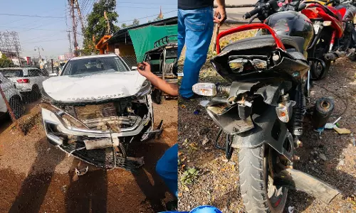रायपुर में हिट एंड रन: तेज रफ्तार कार ने बाइक को रौंदा, तीन गंभीर रायपुर में हिट एंड रन: तेज रफ्तार कार ने बाइक को रौंदा, तीन गंभीर