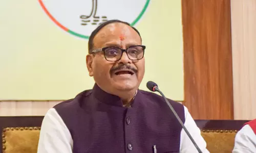 एयरपोर्ट पर बड़ा हादसा टला, डिप्टी सीएम ब्रजेश पाठक के विमान के इंजन से उठा धुआं एयरपोर्ट पर बड़ा हादसा टला, डिप्टी सीएम ब्रजेश पाठक के विमान के इंजन से उठा धुआं