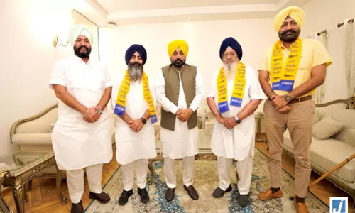 अकाली दल नेता राजमोहिंदर सिंह मजीठा आम आदमी पार्टी में शामिल
