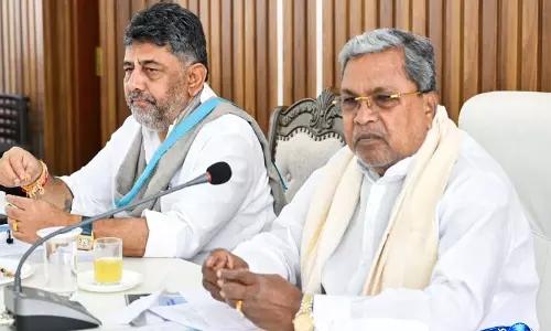 Karnataka में नेतृत्व बदलाव पर फैसला जल्द, सिद्धारमैया के दिल्ली दौरे से बढ़ी हलचल Karnataka में नेतृत्व बदलाव पर फैसला जल्द, सिद्धारमैया के दिल्ली दौरे से बढ़ी हलचल