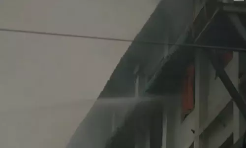 गाजियाबाद में फैक्ट्री में भीषण आग, 25 दमकल गाड़ियां मौके पर गाजियाबाद में फैक्ट्री में भीषण आग, 25 दमकल गाड़ियां मौके पर