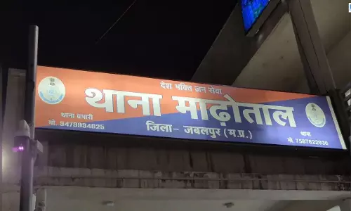 लिव-इन पार्टनर पर जानलेवा हमला, युवती के गले पर चाकू से वार, आरोपी गिरफ्तार लिव-इन पार्टनर पर जानलेवा हमला, युवती के गले पर चाकू से वार, आरोपी गिरफ्तार