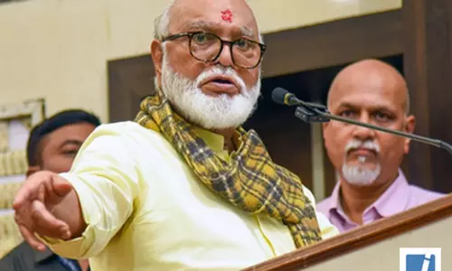 ईंधन की कमी की अफवाहों पर विश्वास न करें: महाराष्ट्र मंत्री छगन भुजबल ईंधन की कमी की अफवाहों पर विश्वास न करें: महाराष्ट्र मंत्री छगन भुजबल