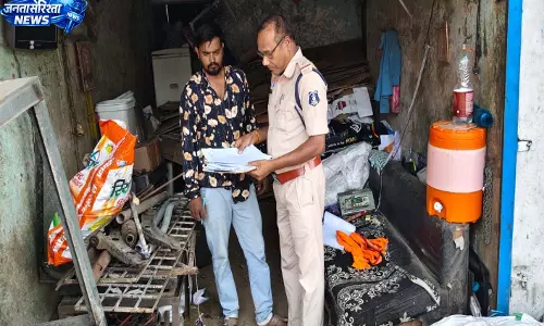 कबाड़ी और यार्ड संचालकों पर पुलिस का सघन अभियान, 6 दुकानों पर कार्रवाई