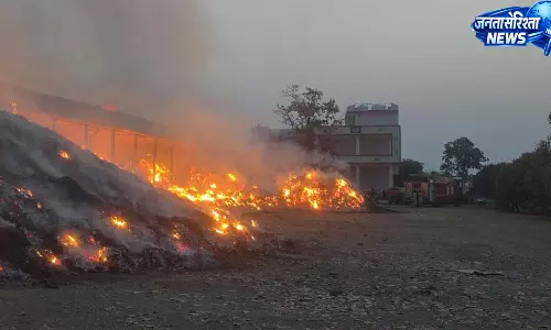 तेंदूपत्ता गोदाम में भीषण आग, करोड़ों का माल जलकर खाक