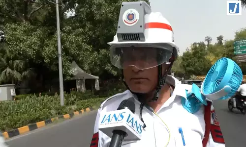 ट्रैफिक पुलिस के लिए एसी हेलमेट की सुविधा, गर्मी में राहत की पहल ट्रैफिक पुलिस के लिए एसी हेलमेट की सुविधा, गर्मी में राहत की पहल
