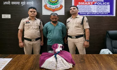 नशे के खिलाफ बड़ी कार्रवाई, ब्राउन शुगर, कफ सिरप के साथ 2 आरोपी गिरफ्तार नशे के खिलाफ बड़ी कार्रवाई, ब्राउन शुगर, कफ सिरप के साथ 2 आरोपी गिरफ्तार