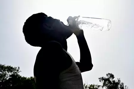 मौसम: दिल्ली-एनसीआर के लिए येलो अलर्ट, तेज आंधी, धूल भरी हवाएं और हल्की बारिश देखने को मिलेगी मौसम: दिल्ली-एनसीआर के लिए येलो अलर्ट, तेज आंधी, धूल भरी हवाएं और हल्की बारिश देखने को मिलेगी