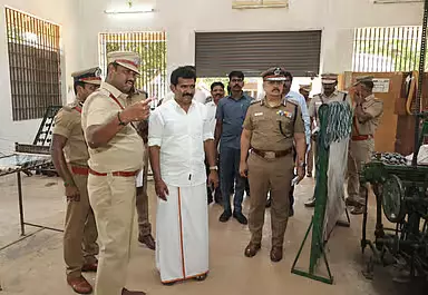 Tamil Nadu जेल रिकॉर्ड होंगे डिजिटल, मंत्री ने किया पुझल जेल का निरीक्षण Tamil Nadu जेल रिकॉर्ड होंगे डिजिटल, मंत्री ने किया पुझल जेल का निरीक्षण