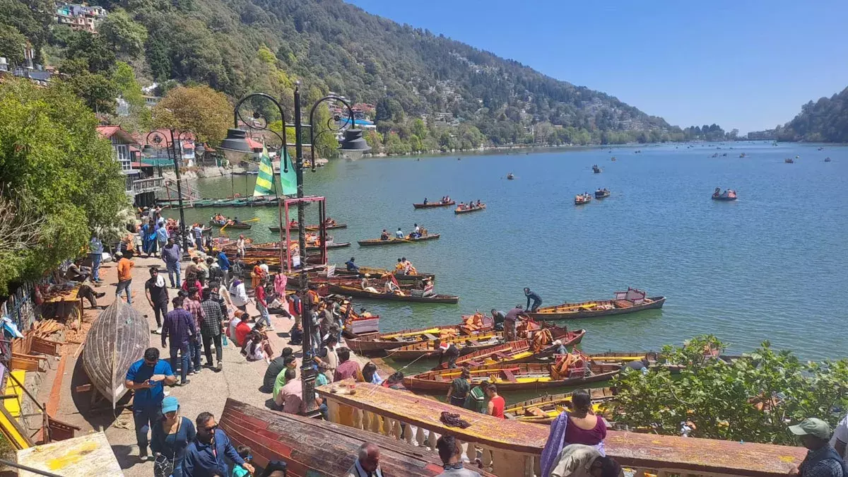 Nainital: नैनीताल में पर्यटकों की आमद बढ़ी, लेकिन अपेक्षित उछाल नहीं Nainital: नैनीताल में पर्यटकों की आमद बढ़ी, लेकिन अपेक्षित उछाल नहीं